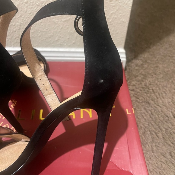 Black heeled sandals. Good condition. Worn once. - Picture 5 of 8